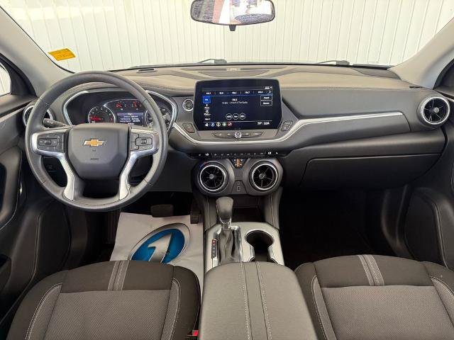 Used 2025 Chevrolet Blazer LT FWD image 3