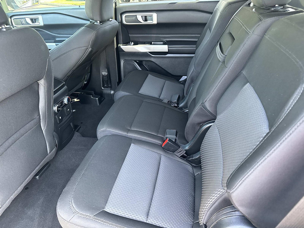 Certified 2023 Ford Explorer XLT RWD image 32