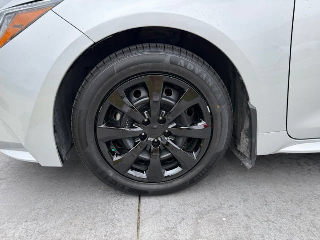 Used 2026 Toyota Corolla LE FWD image 4