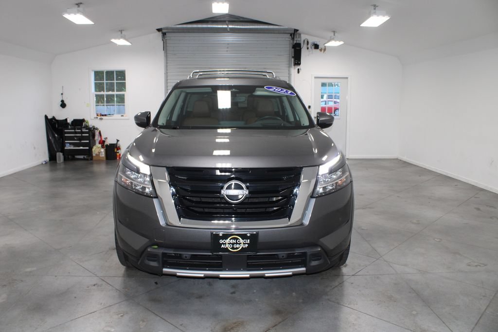 Used 2023 Nissan Pathfinder Platinum AWD/4WD image 4