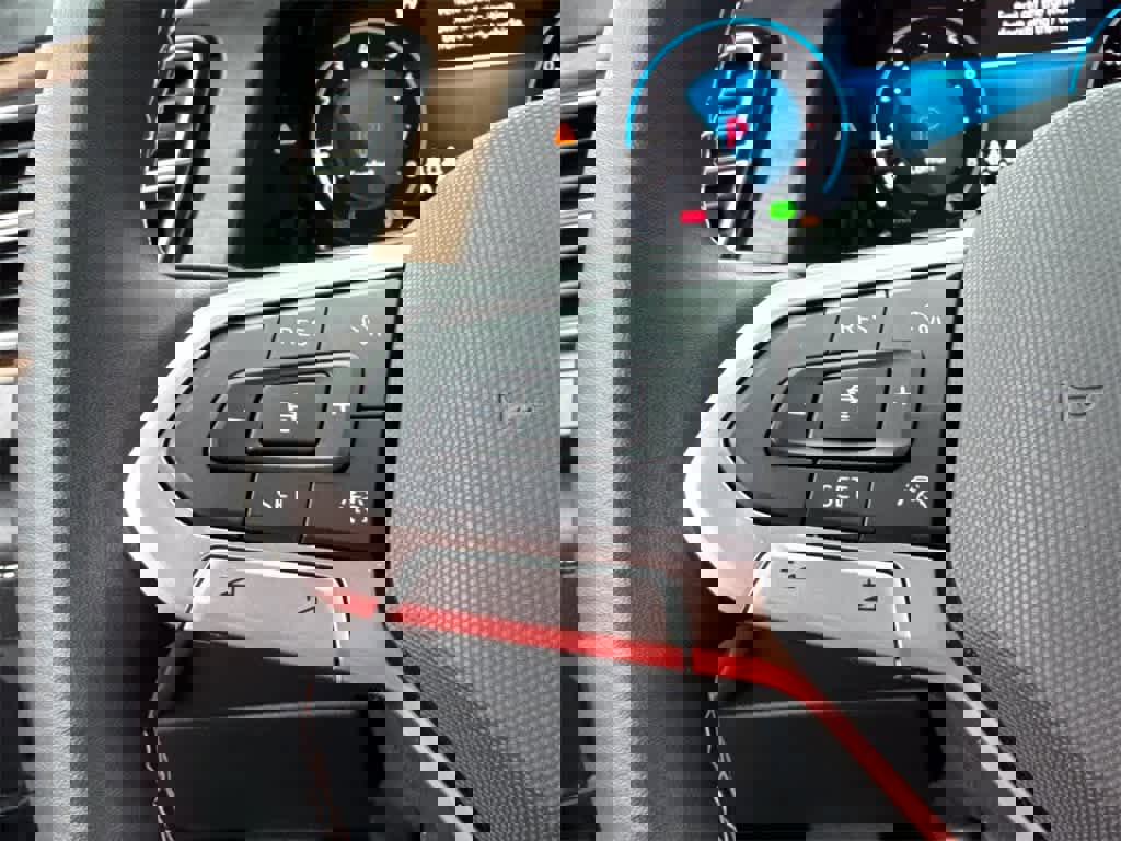 Used 2024 Volkswagen Atlas SE image 25