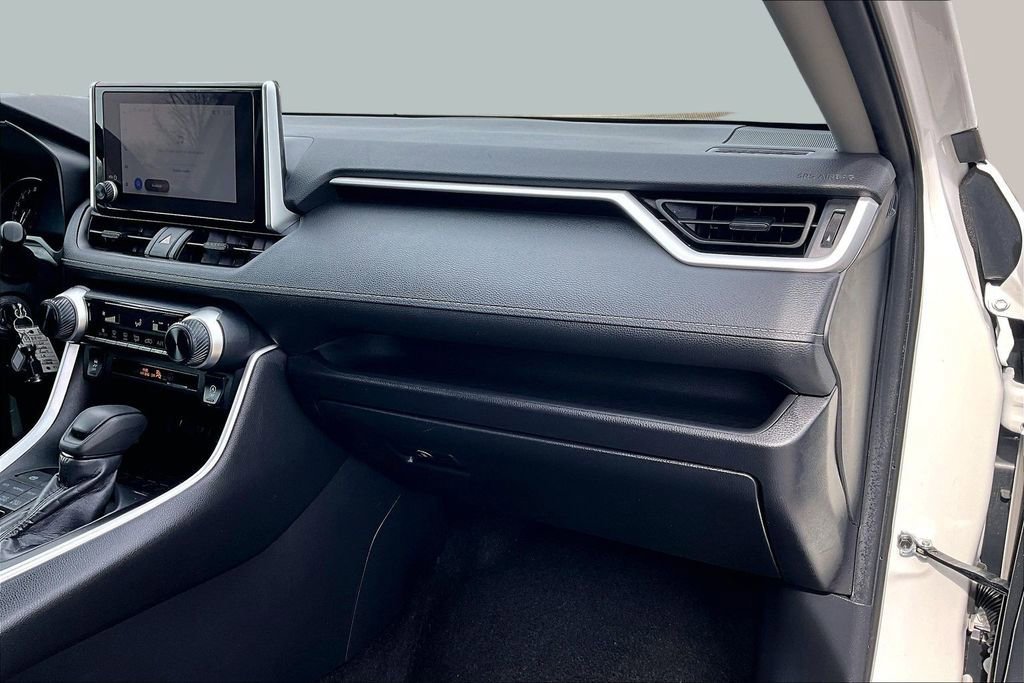 Used 2024 Toyota RAV4 LE image 17