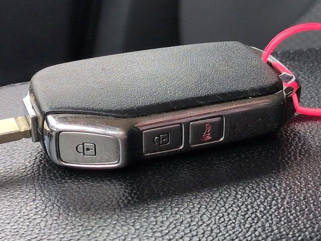 Used 2025 Kia Sportage LX FWD image 34
