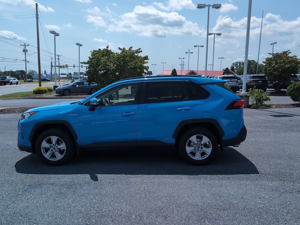 Used 2019 Toyota RAV4 LE w/ Carpet Mat Package AWD/4WD image 8