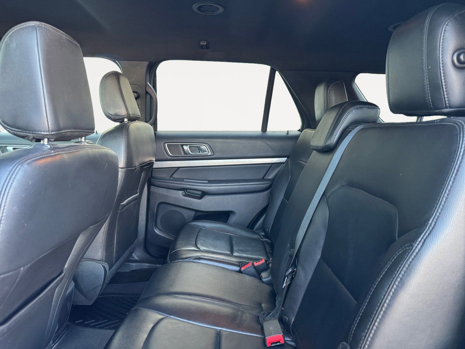 Certified 2018 Ford Explorer XLT w/ Equipment Group 202A image 13