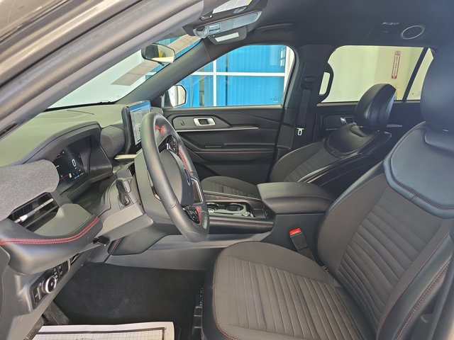 Certified 2025 Ford Explorer ST-Line image 9