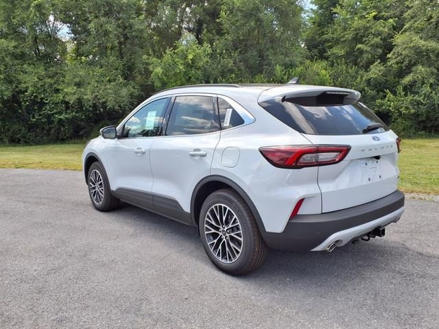 Certified 2025 Ford Escape SE w/ PHEV Premium Package image 3