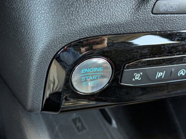 Certified 2024 Ford Escape Platinum image 31