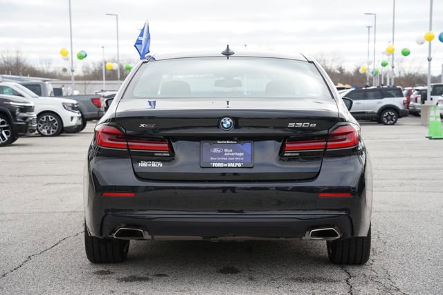 Used 2023 BMW 530e xDrive w/ Premium Package image 4