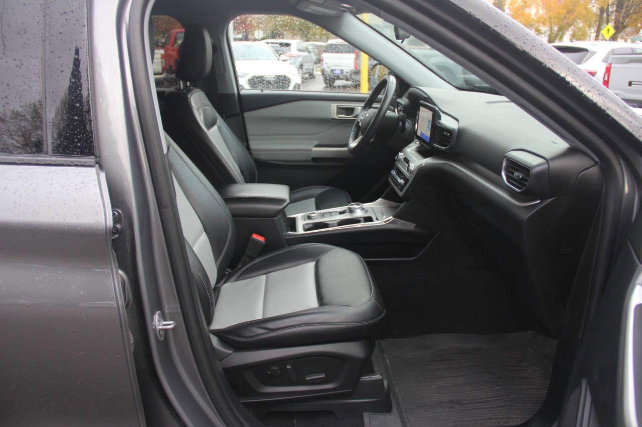 Certified 2022 Ford Explorer XLT w/ Equipment Group 202A image 21