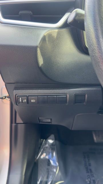 Used 2022 Toyota Corolla LE image 9