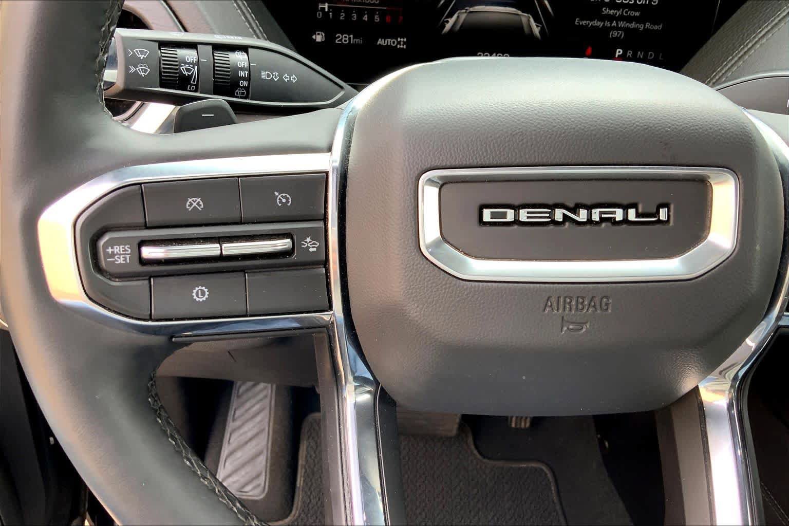 Used 2025 GMC Yukon XL Denali AWD/4WD image 24