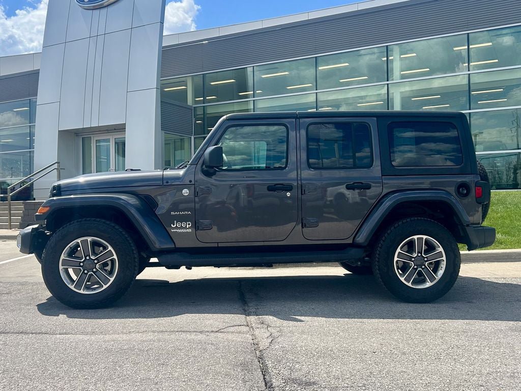 Used 2018 Jeep Wrangler Unlimited Sahara AWD/4WD image 3