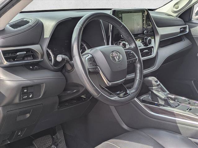Used 2020 Toyota Highlander Limited FWD image 10