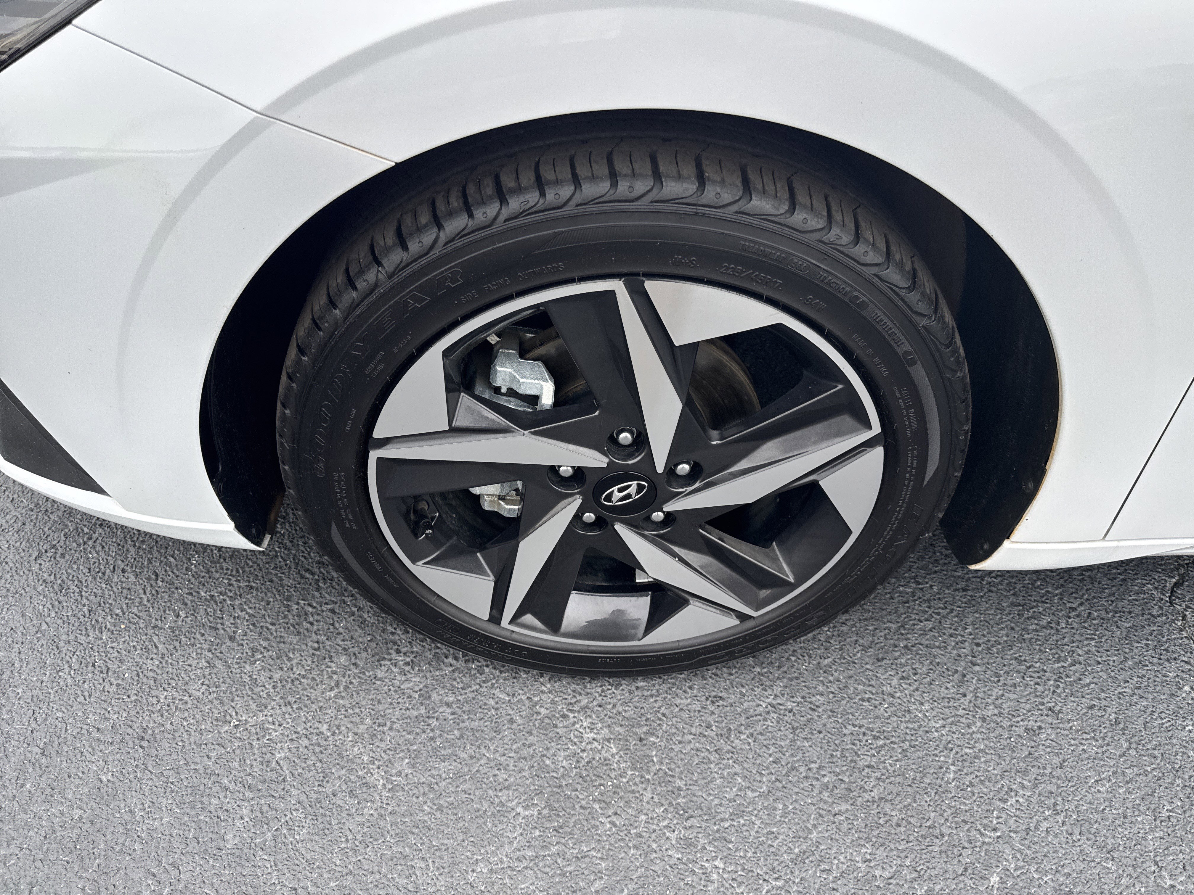 Used 2023 Hyundai Elantra Limited w/ Cargo Package image 11