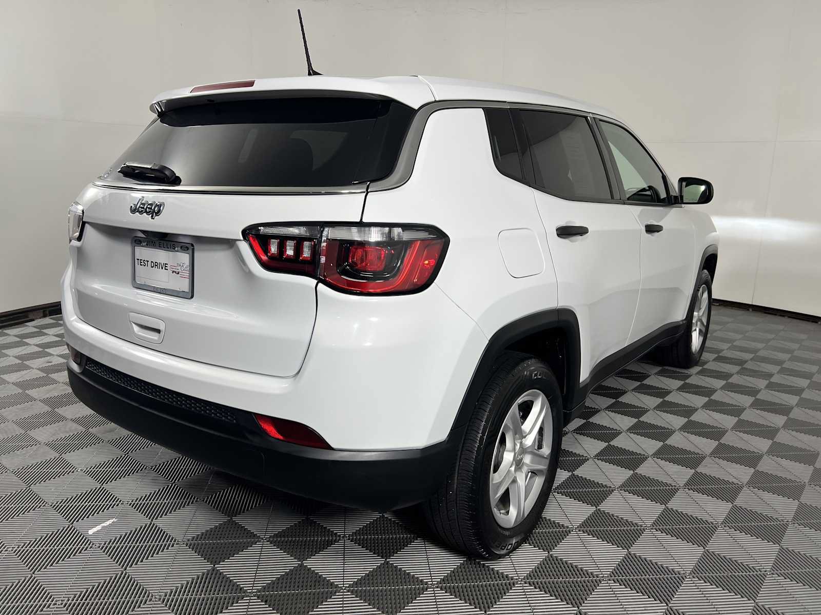 Used 2023 Jeep Compass Sport AWD/4WD image 11