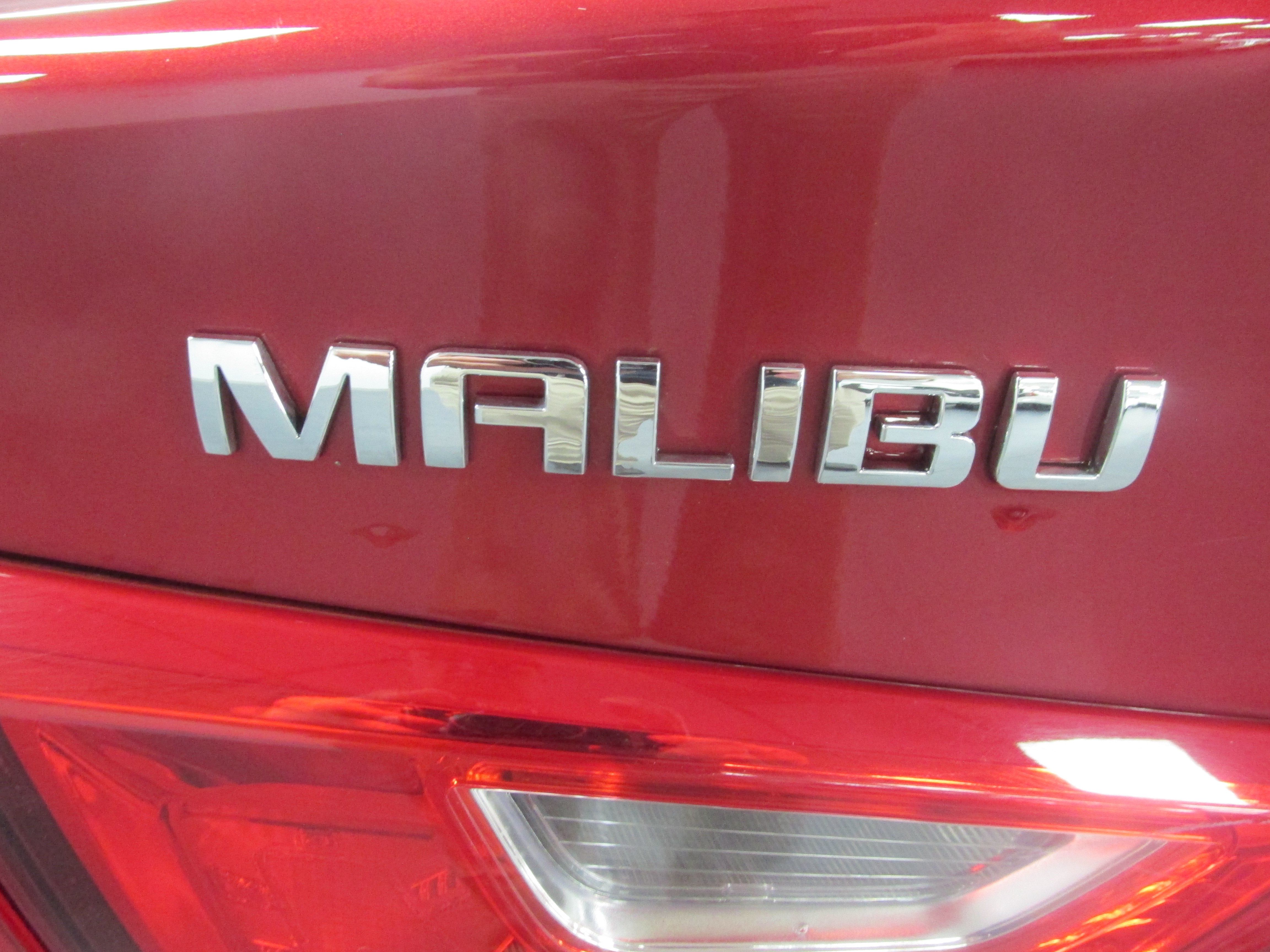 Used 2025 Chevrolet Malibu LT FWD image 19