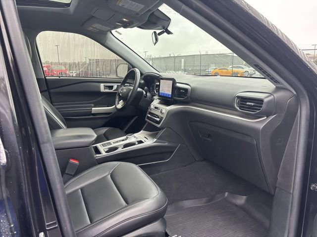 Certified 2022 Ford Explorer XLT w/ Equipment Group 202A image 8