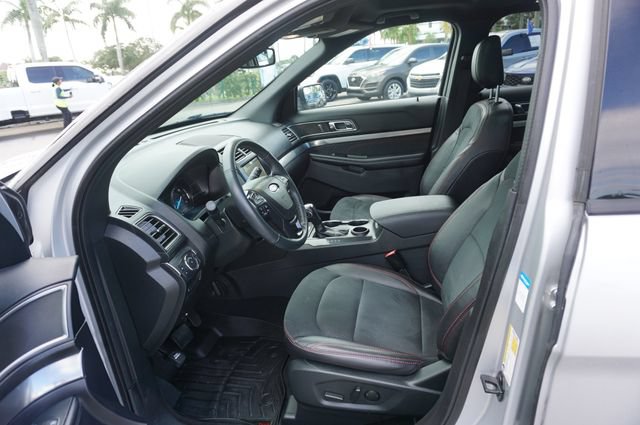 Certified 2019 Ford Explorer XLT w/ Equipment Group 202A FWD image 24