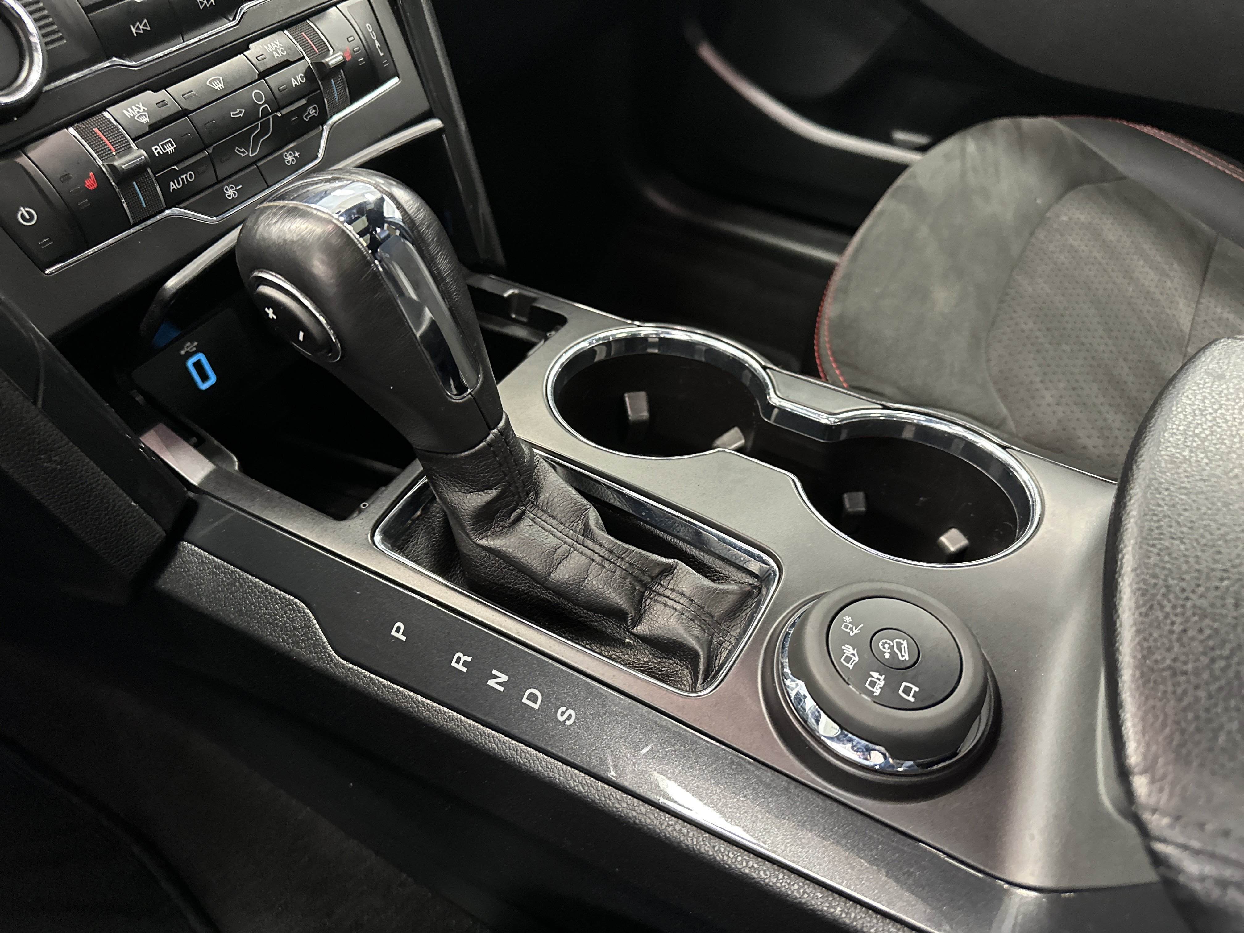 Certified 2019 Ford Explorer XLT w/ Equipment Group 202A image 32