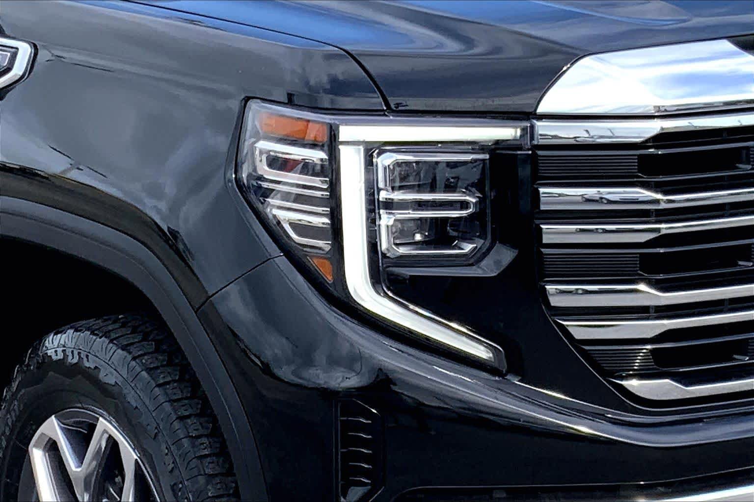 Used 2024 GMC Sierra 1500 SLT AWD/4WD image 25