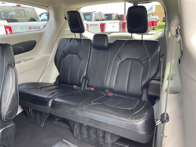 Used 2024 Chrysler Pacifica Touring-L FWD image 21