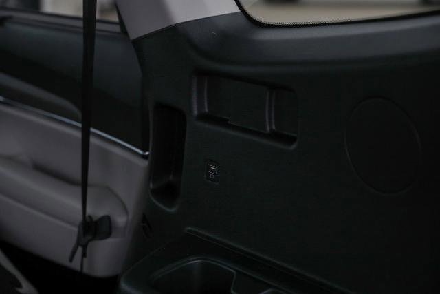 Used 2022 Kia Telluride EX w/ EX Premium Package image 16