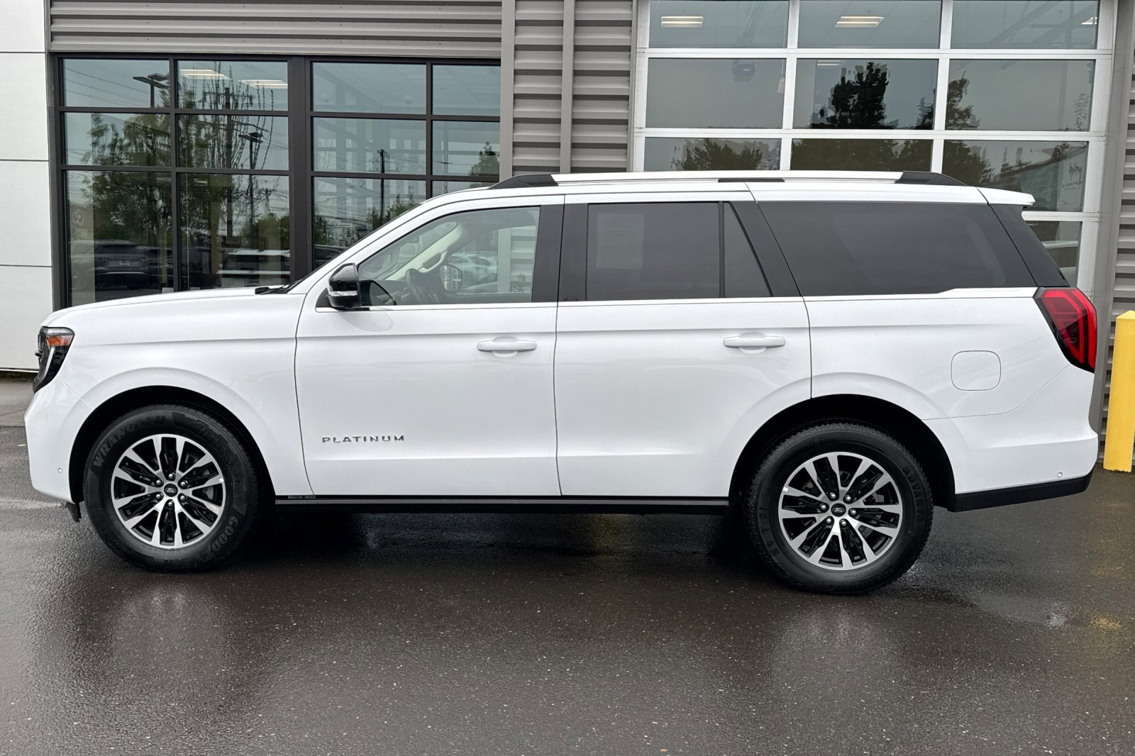 Certified 2025 Ford Expedition Platinum AWD/4WD image 7