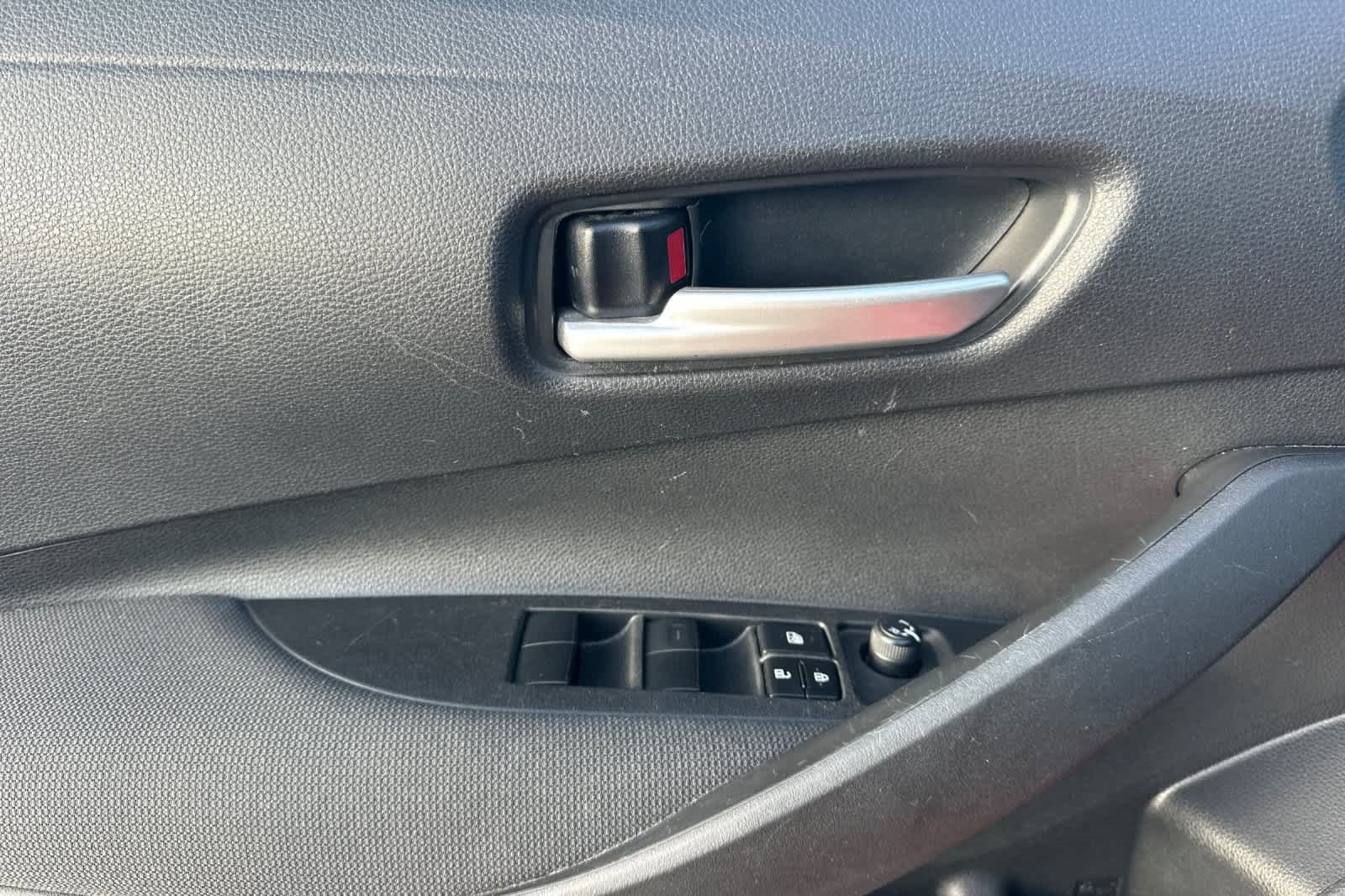 Used 2021 Toyota Corolla LE image 13