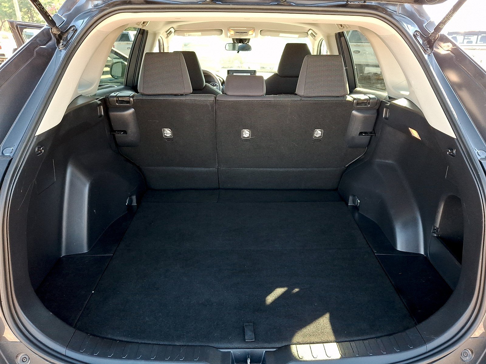 Used 2019 Toyota RAV4 LE FWD image 28