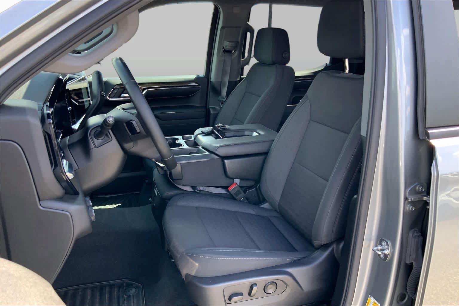 Used 2023 Chevrolet Silverado 1500 LT AWD/4WD image 8