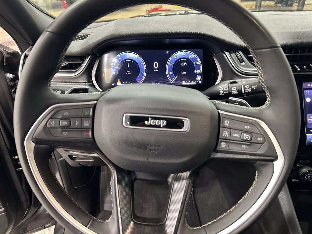 Used 2025 Jeep Grand Cherokee Laredo X w/ Luxury Tech Group I AWD/4WD image 15