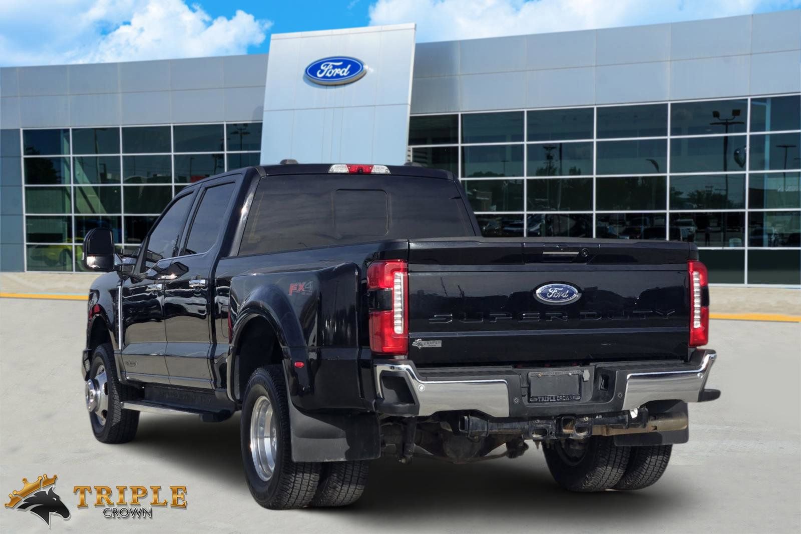 Certified 2023 Ford F350 Lariat w/ Chrome Package image 4