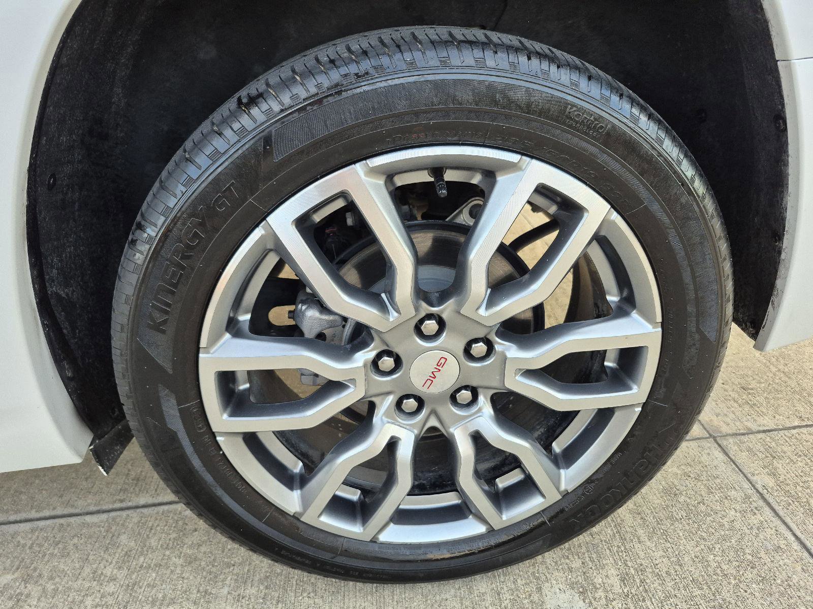 Used 2024 GMC Terrain Denali w/ Denali Premium Package image 8