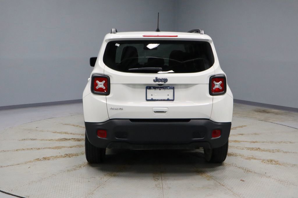 Used 2023 Jeep Renegade Latitude w/ Sun & Fun Group image 4