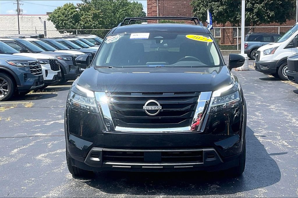 Used 2022 Nissan Pathfinder SV FWD image 2