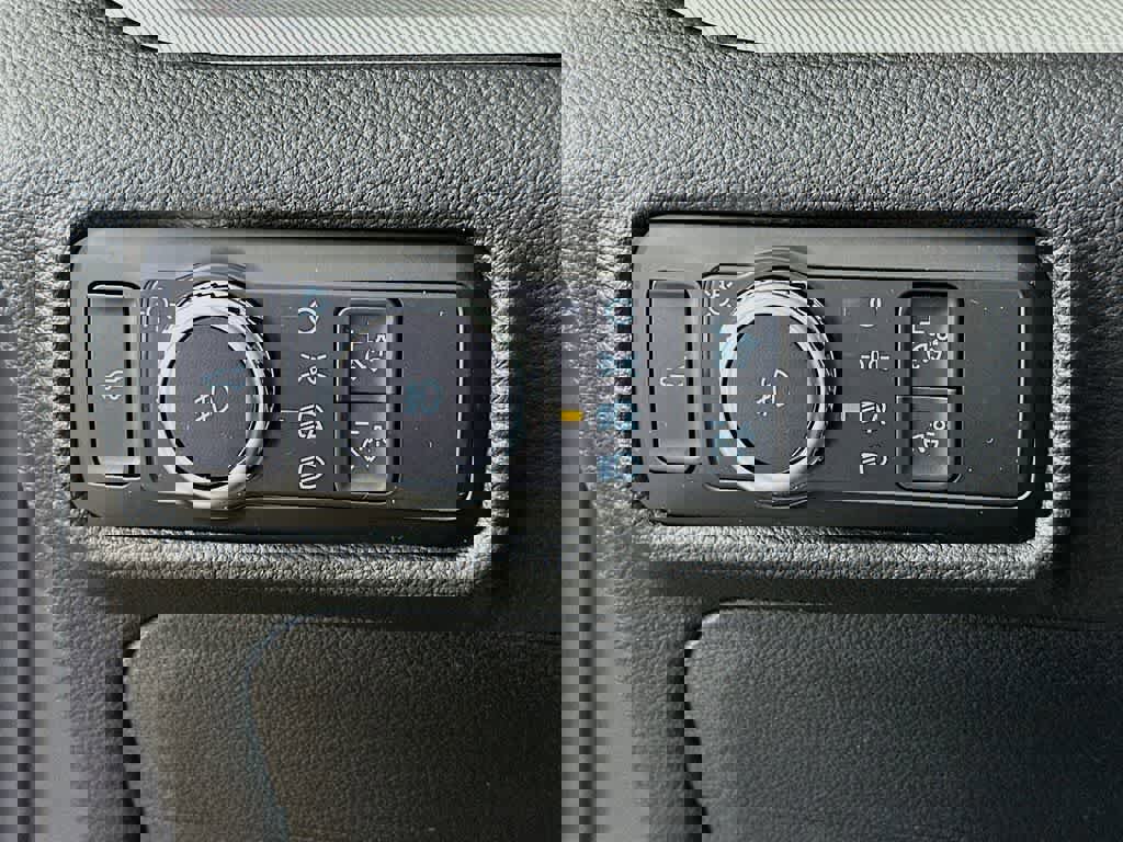 Certified 2022 Ford Explorer XLT w/ Equipment Group 202A image 27