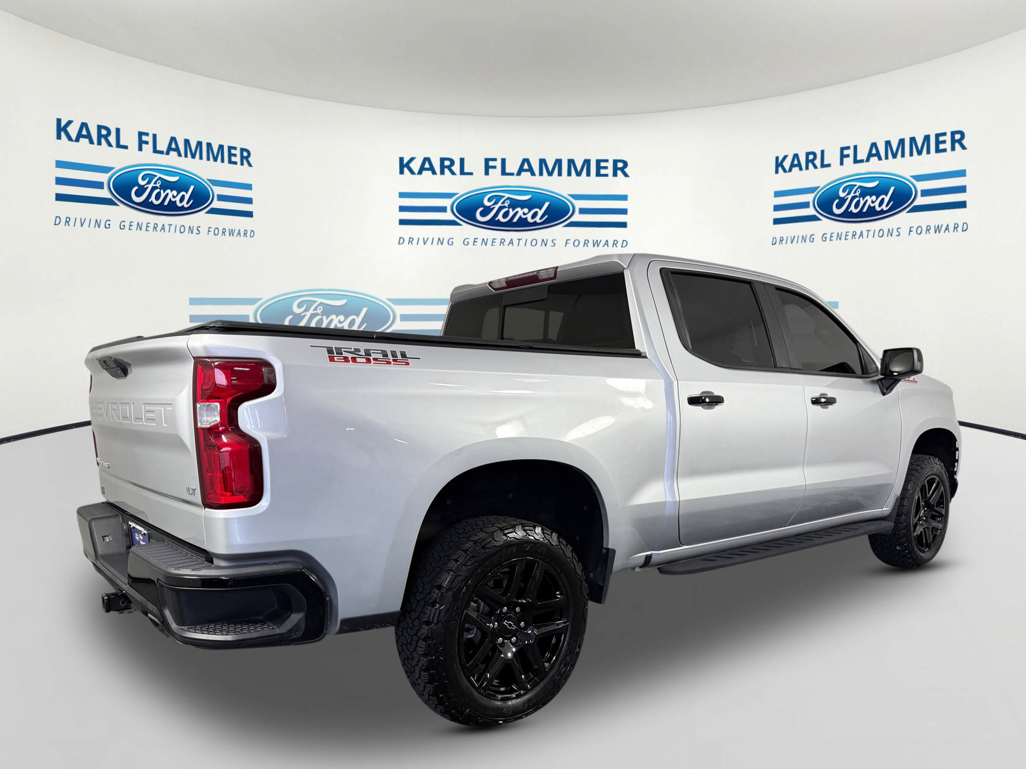 Used 2022 Chevrolet Silverado 1500 LT Trail Boss w/ Convenience Package II AWD/4WD image 3