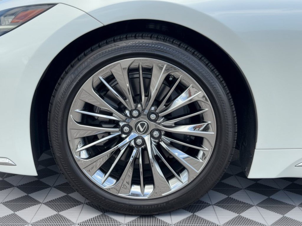 Used 2023 Lexus LS 500 w/ Interior Upgrade Package RWD image 13