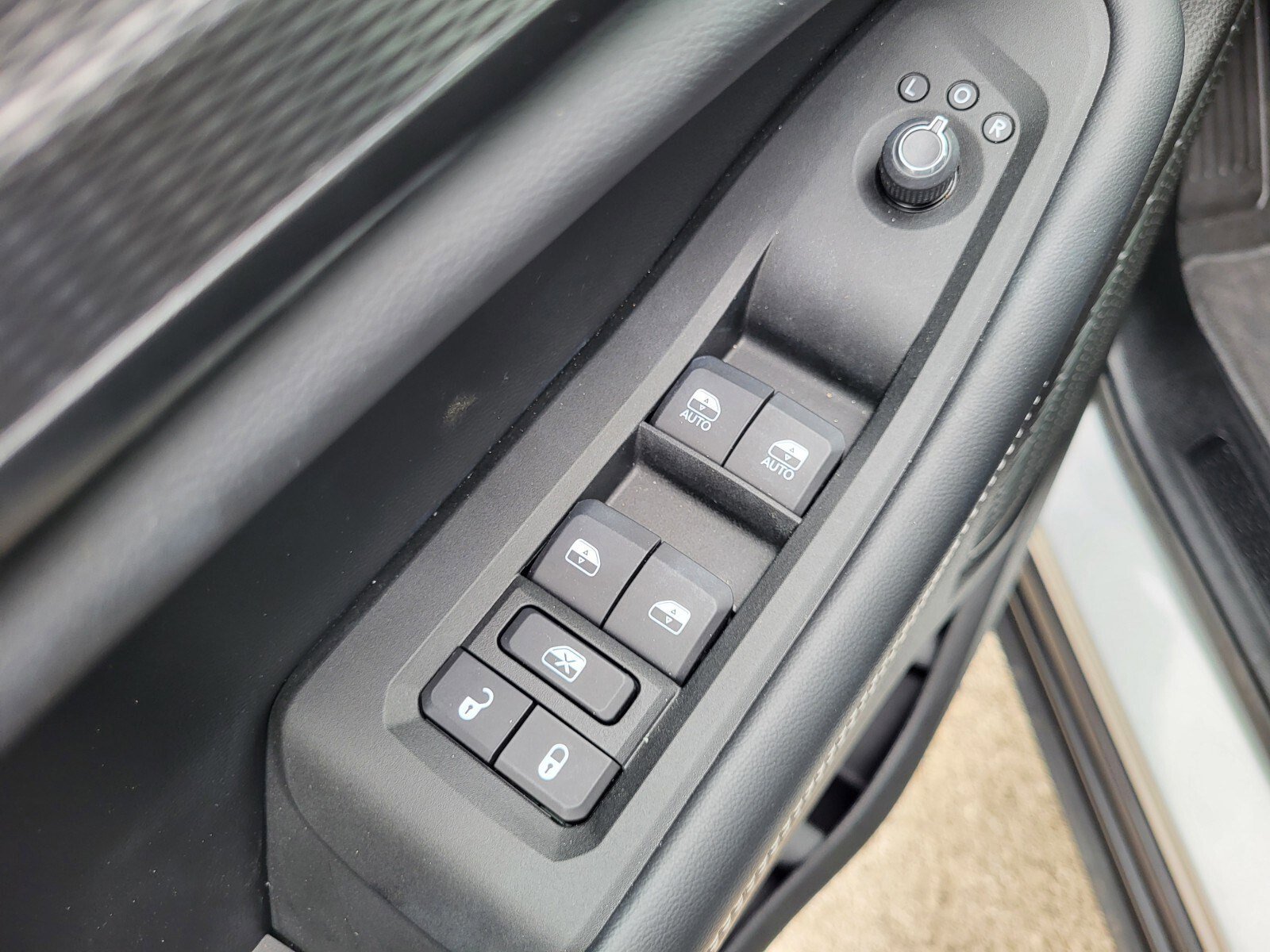 Used 2025 Jeep Grand Cherokee L Laredo image 18