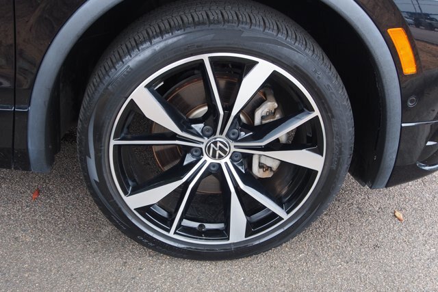 Used 2022 Volkswagen Tiguan SEL R-Line AWD/4WD image 9