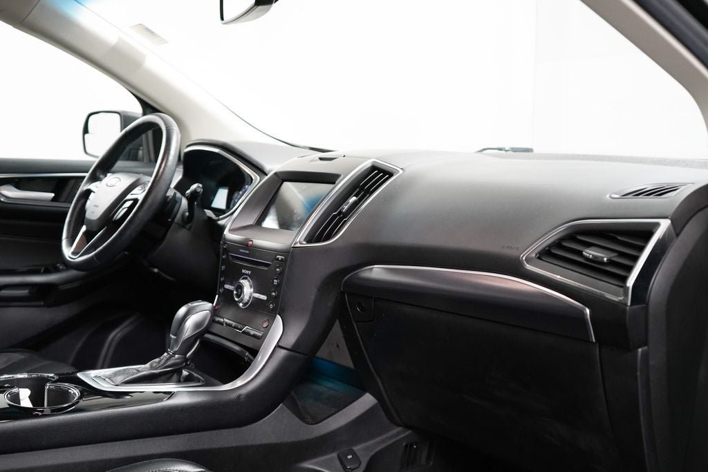 Certified 2018 Ford Edge Titanium w/ Technology Package FWD image 32