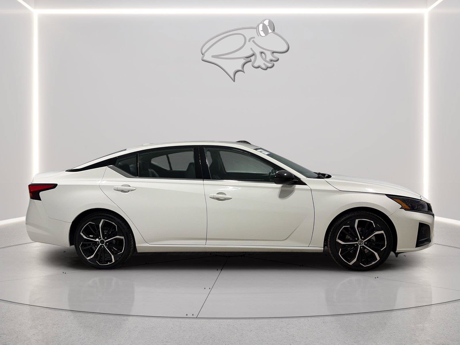 Used 2024 Nissan Altima 2.5 SR FWD image 6