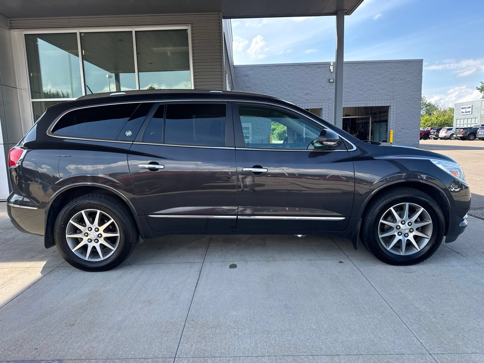 Used 2017 Buick Enclave Leather w/ Trailering Package AWD/4WD image 9