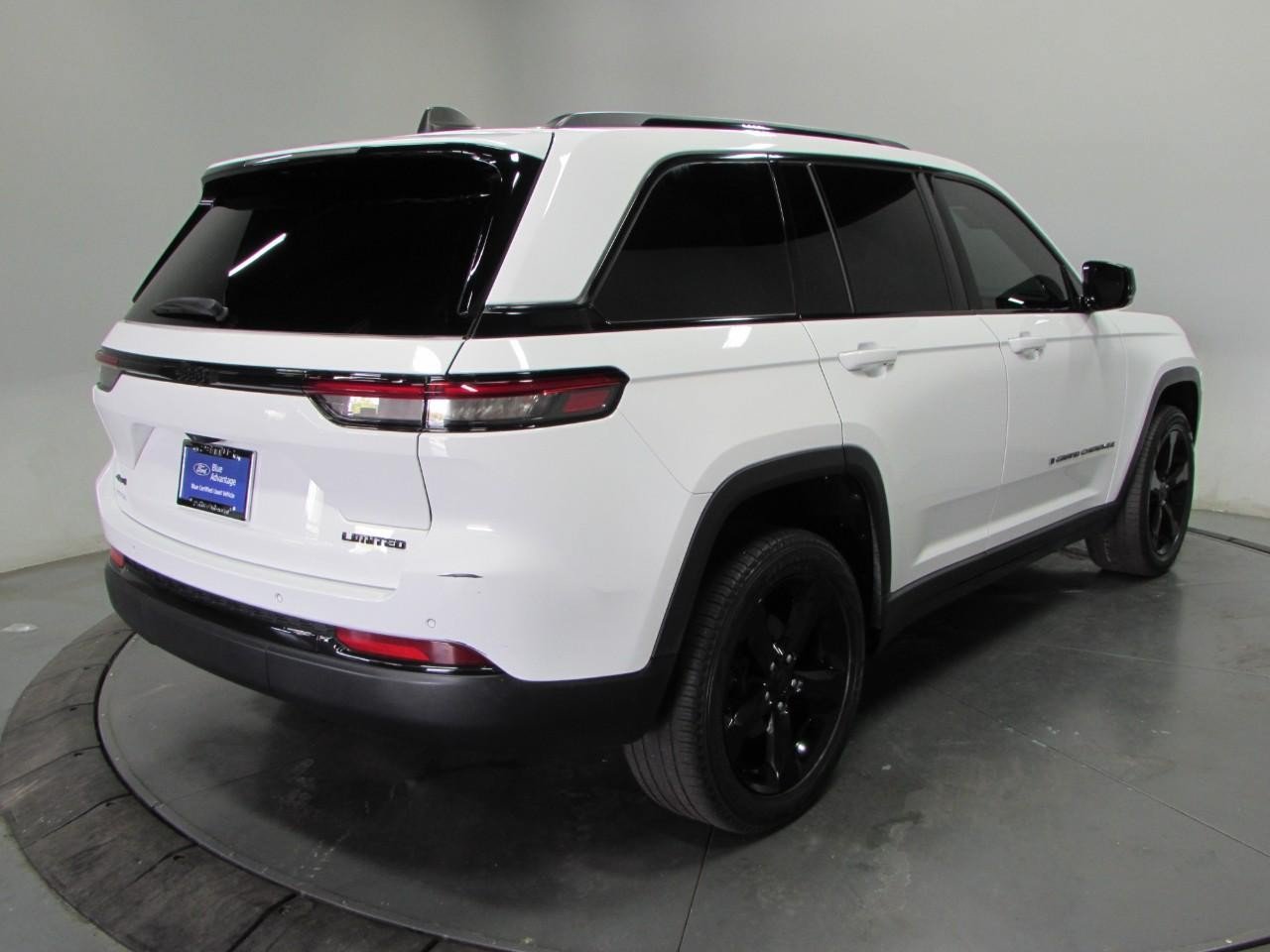 Used 2024 Jeep Grand Cherokee Limited w/ Black Appearance Package AWD/4WD image 7