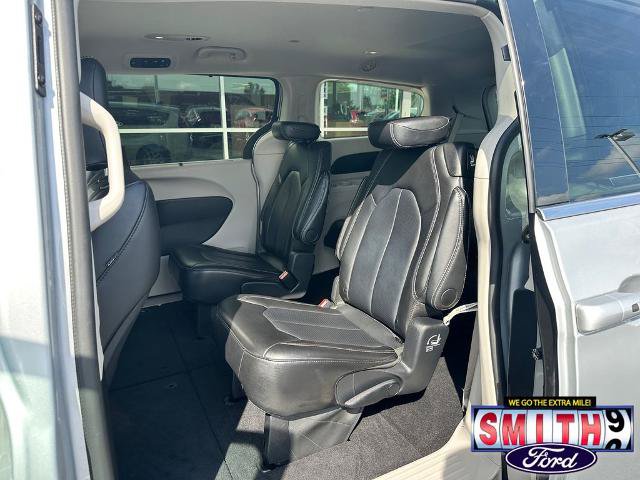 Used 2024 Chrysler Pacifica Touring-L FWD image 30