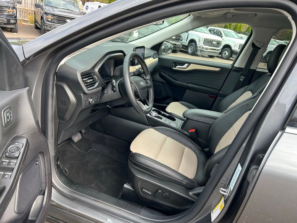 Certified 2022 Ford Escape Titanium w/ Titanium Elite Package image 16