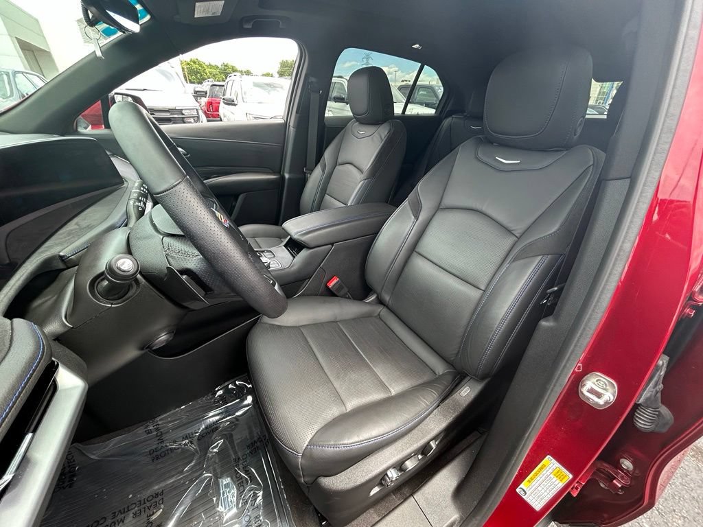Used 2025 Cadillac XT4 Sport AWD/4WD image 15