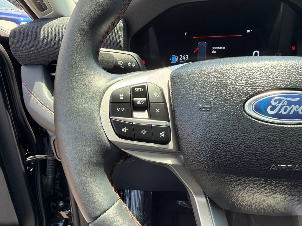 Certified 2025 Ford Explorer Active RWD image 30