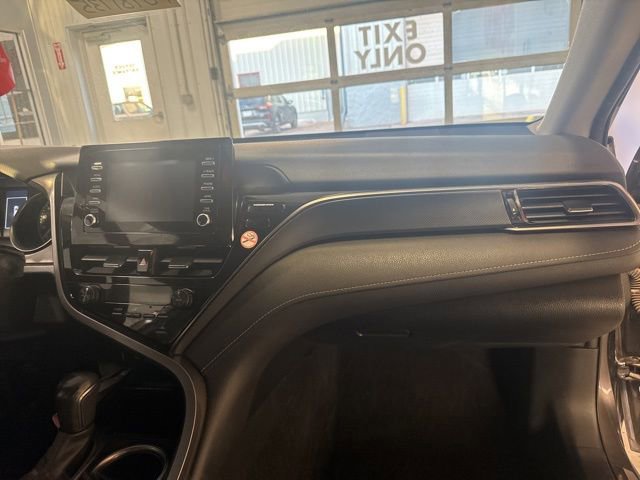 Used 2023 Toyota Camry SE image 16